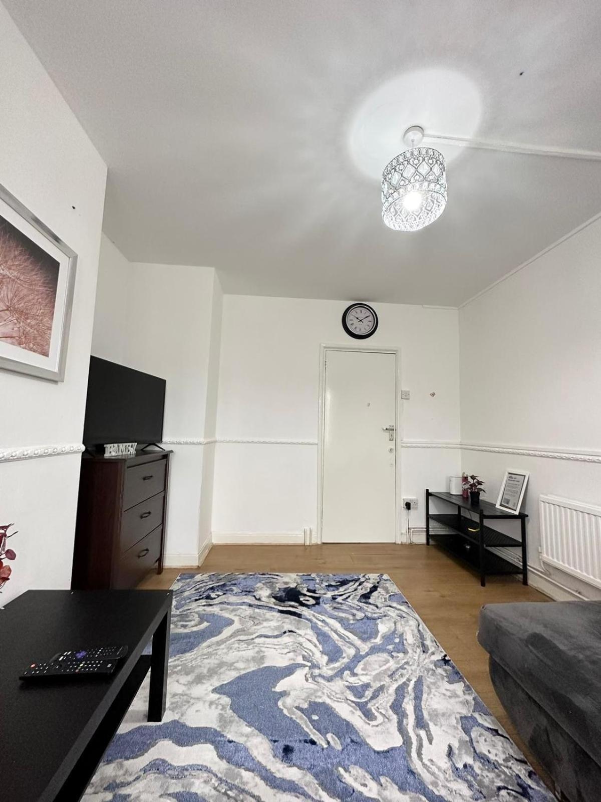 2 Bedroom Flat, 2 Minutes Walk To Bethnalgreen Station, Central London Luaran gambar