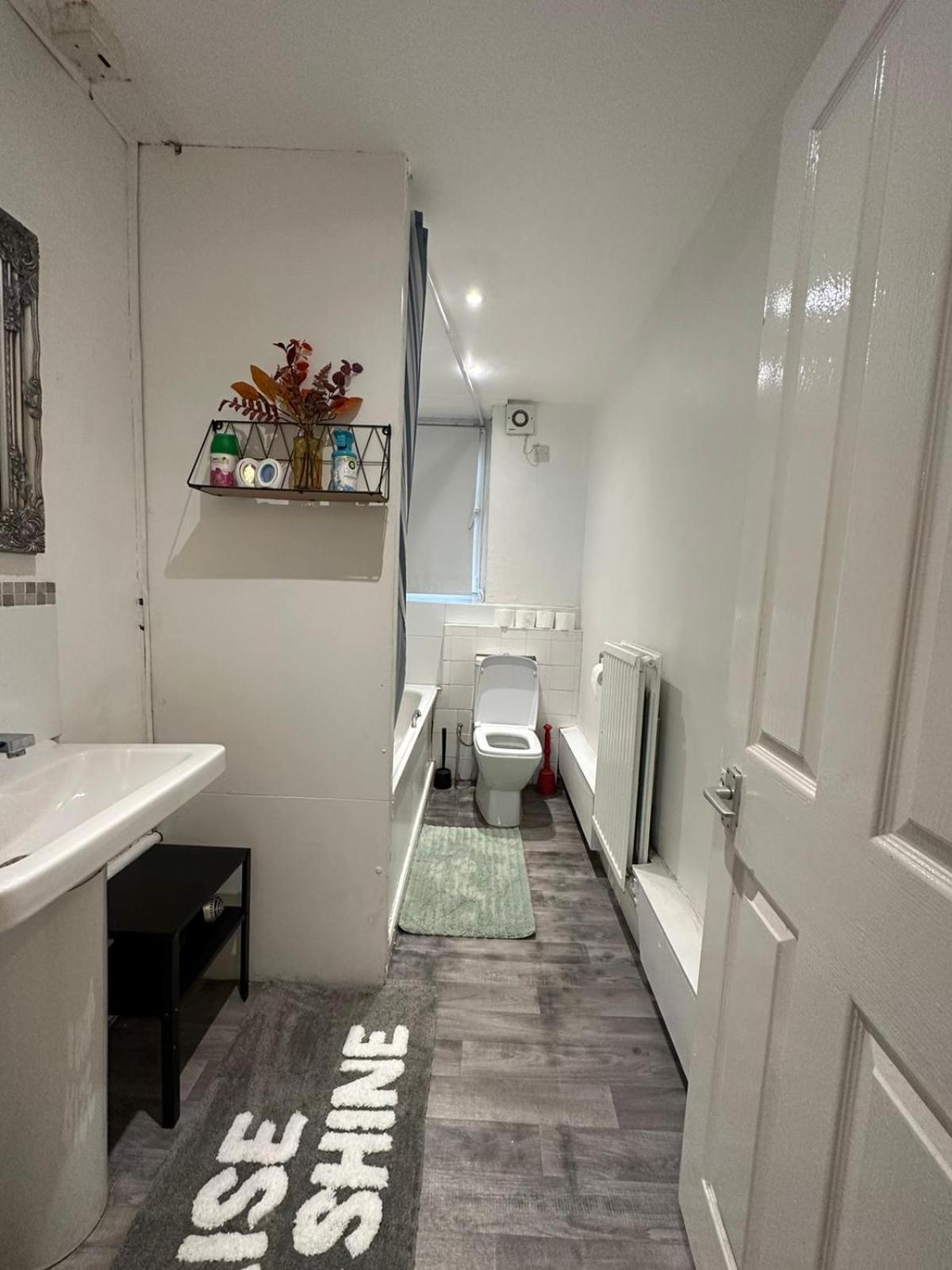 2 Bedroom Flat, 2 Minutes Walk To Bethnalgreen Station, Central London Luaran gambar